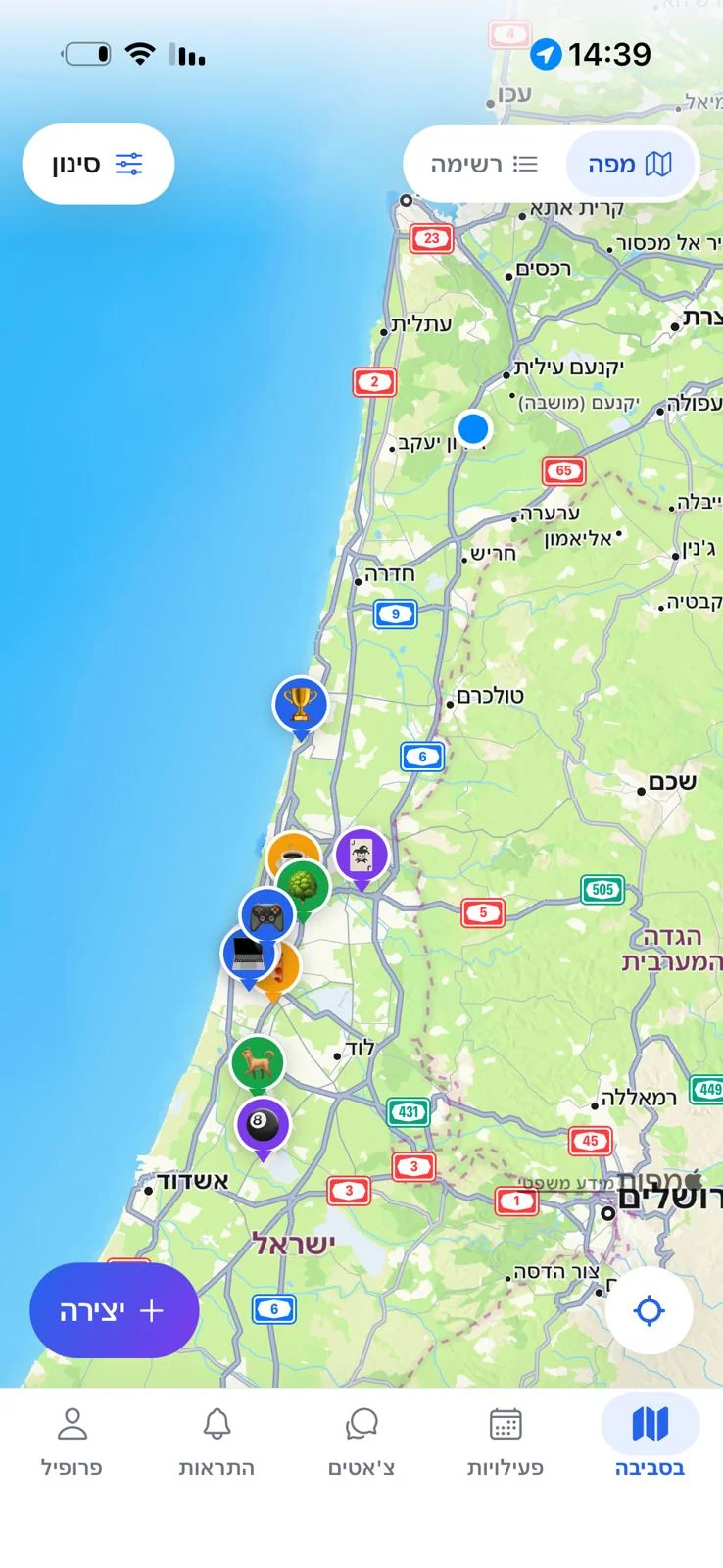 מסך הגילוי של Social Map — מפה חיה של כל הפעילויות הפתוחות בסביבה, כל קטגוריה עם סמן משלה, מסננים וכפתור ליצירת פעילות חדשה